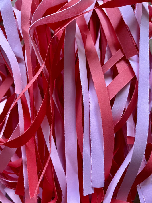 Red & Pink Shredded Paper (90 grams)