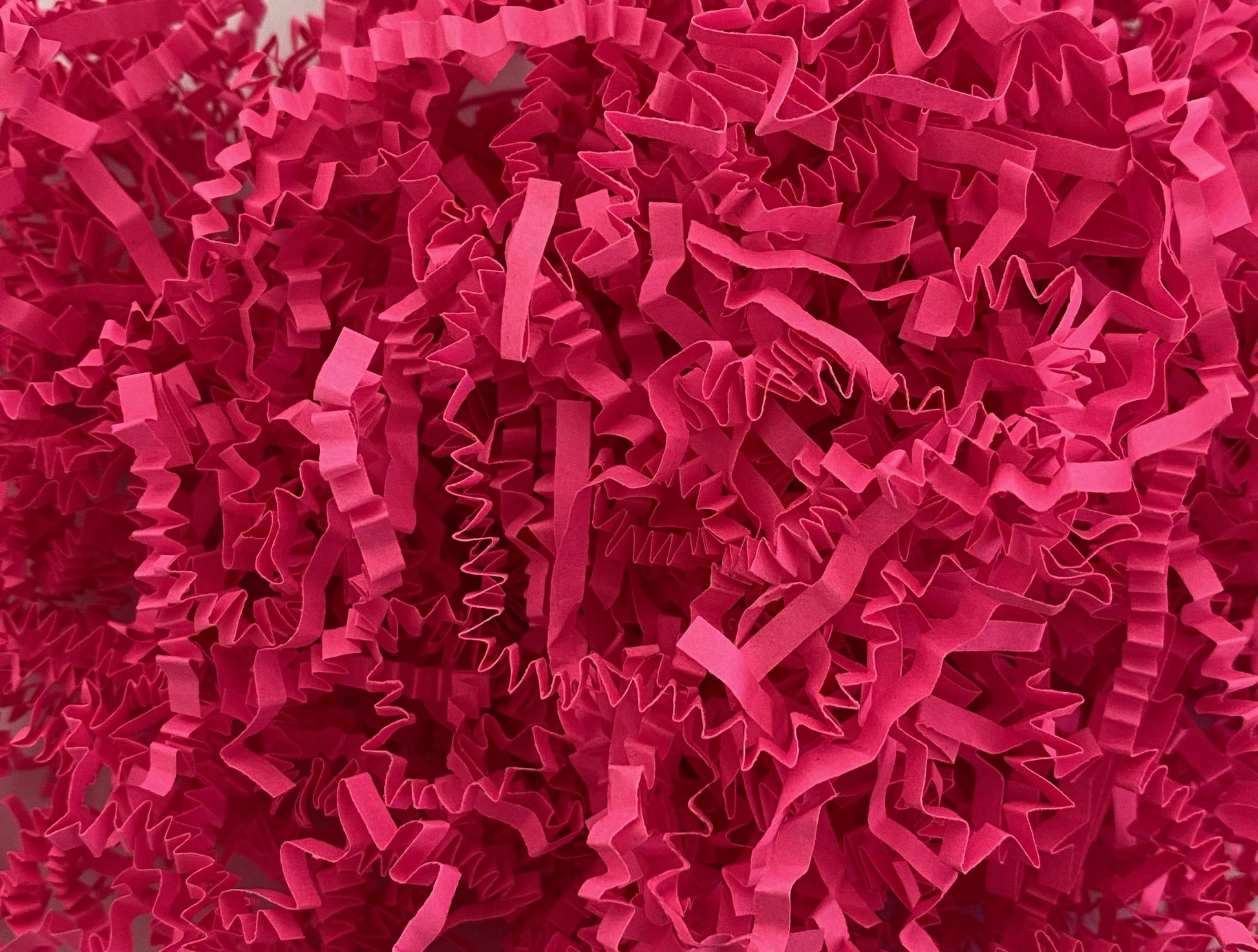 Lumo pink crinkle shredded paper box filler 100 gram packet
