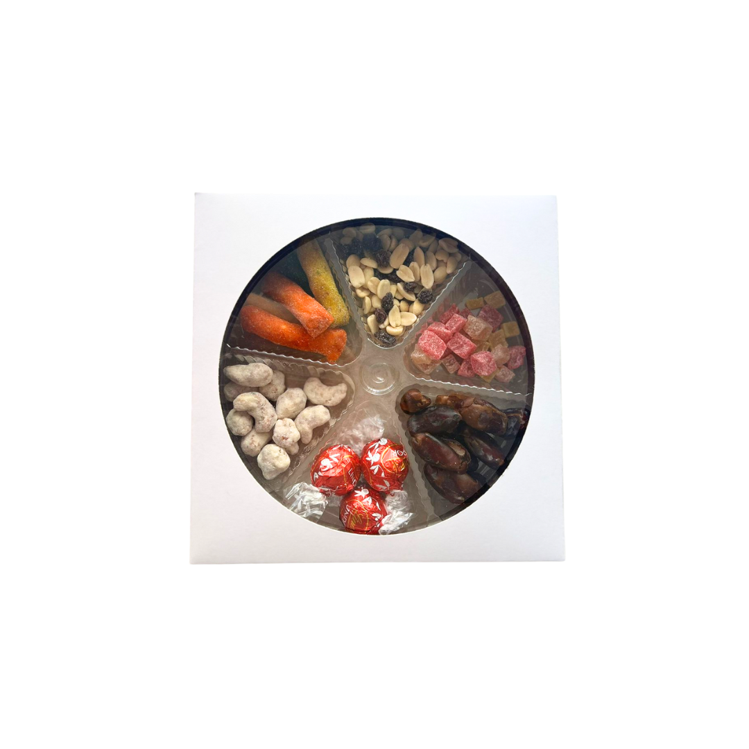 Peanut wheel white with filled treats - In The Box