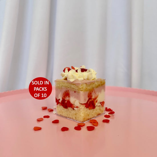 Plastic dessert cup square for desserts and cakes