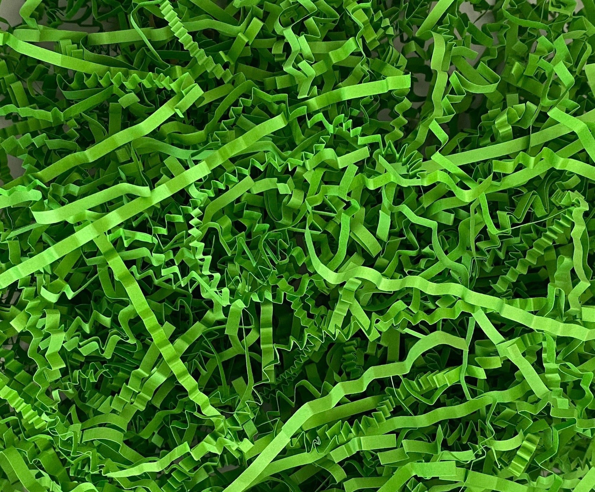 Green crinkle shredded paper box filler 100 gram packet